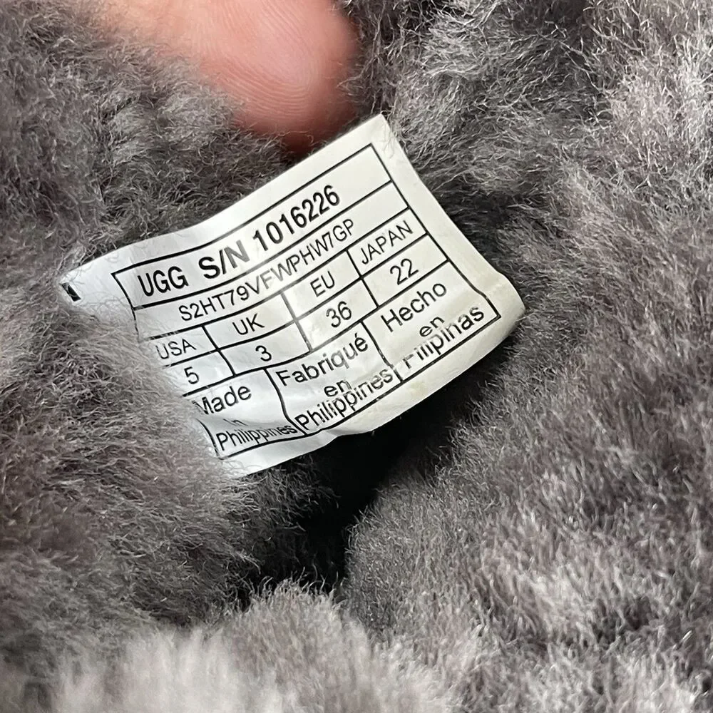 UGG bailey button